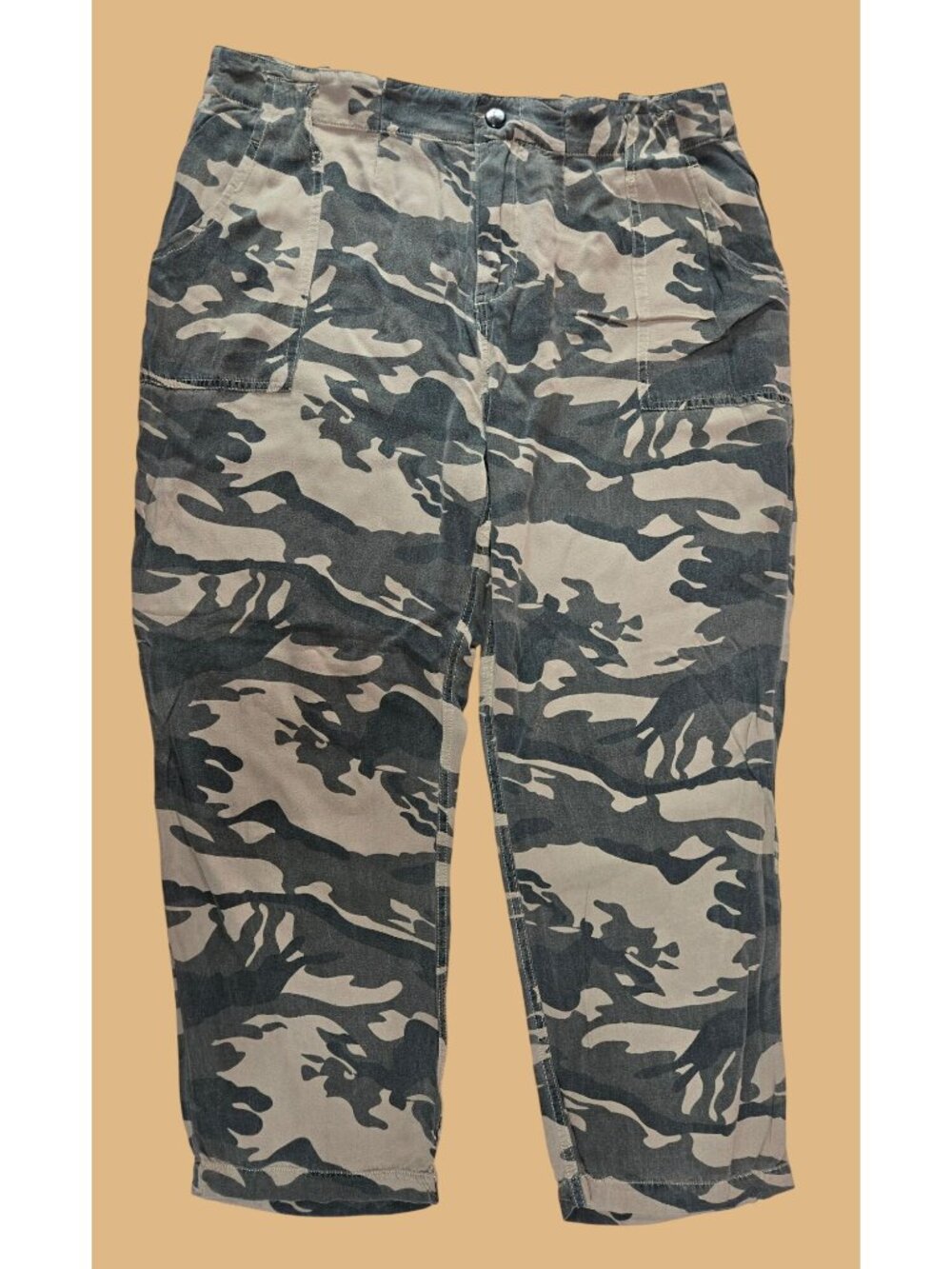 Miss Me Camo Capri Pants Size Large